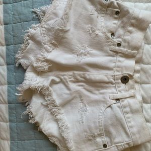 White bullhead Jean shorts